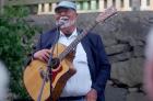 Hans Alerstedt (Zweedse troubadour) in het Waarhuis in Aduarderzijl